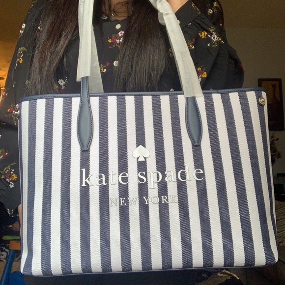 Authentic Kate Spade logo leather/Canvas zip tote - Picture 4 of 16